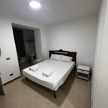 1 Room Apartment Near By Central Train Station Palermo Exterior foto